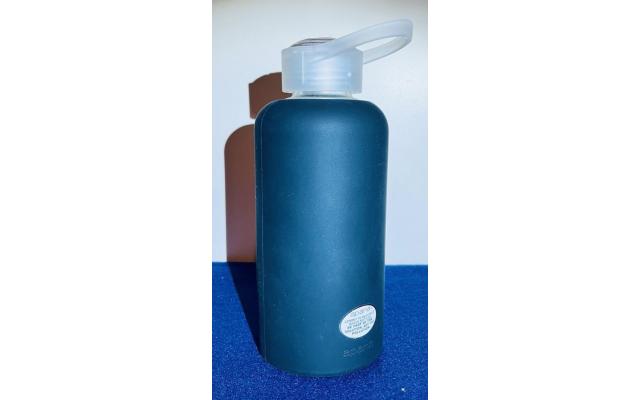 Apana (bkr) Glass Water Bottle With Silicone Sleeve