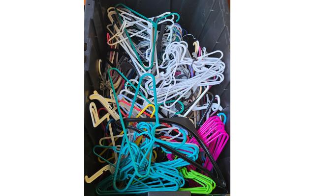 Hangers (TUB NOT INCLUDED)