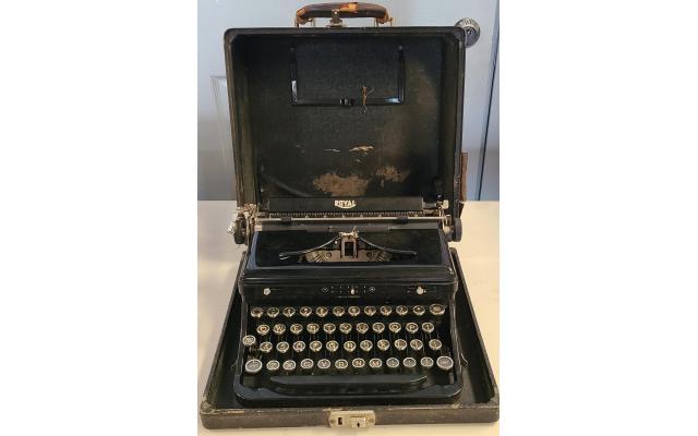 Vintage Royal Type Writer