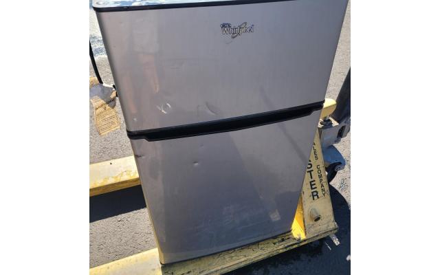 Whirlpool Mini Fridge With Freezer