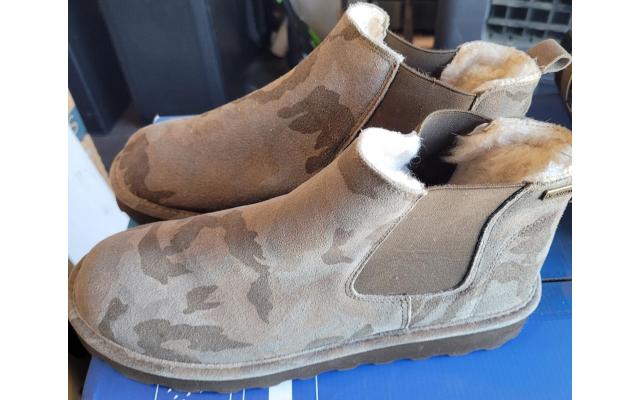 Size 12 Men's Bearpaw Shoes