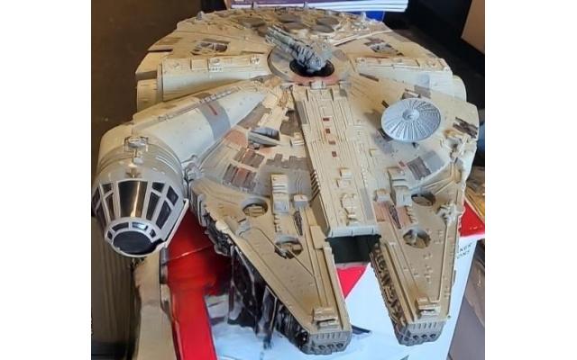 1995 Kenner Star Wars Electronic Millennium Falcon